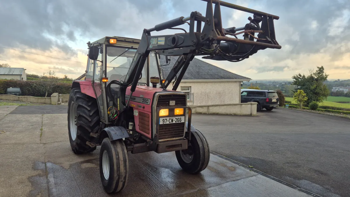 MASSEY FERGUSON 390 & LOADER - Image 4