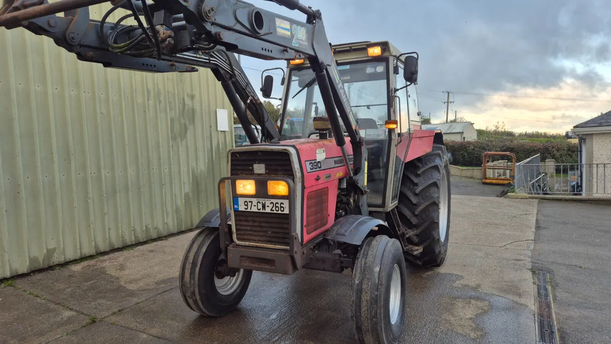 MASSEY FERGUSON 390 & LOADER - Image 3