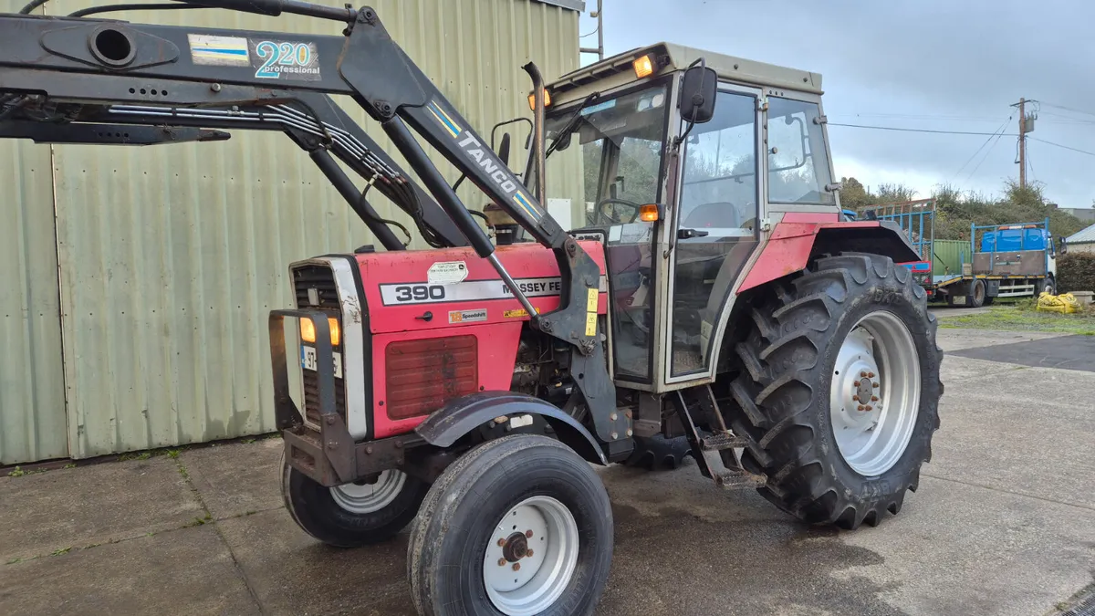 MASSEY FERGUSON 390 & LOADER - Image 1