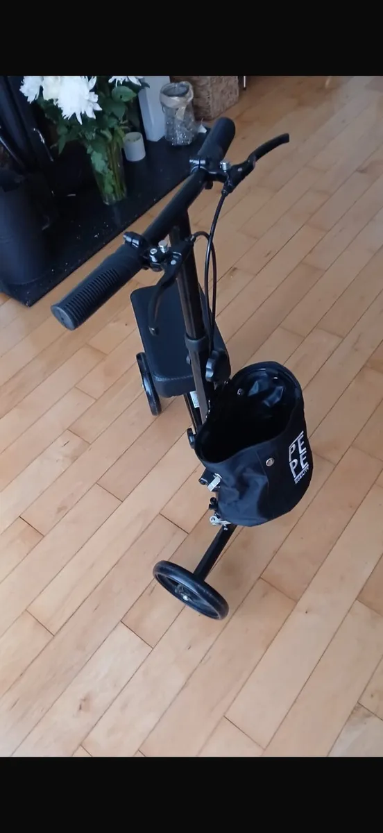 Mobility knee scooter - Image 1