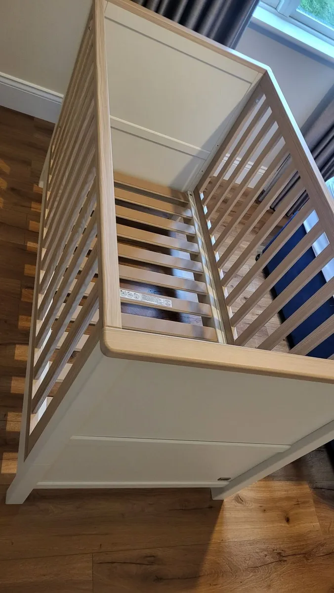 Childs cot - Image 3