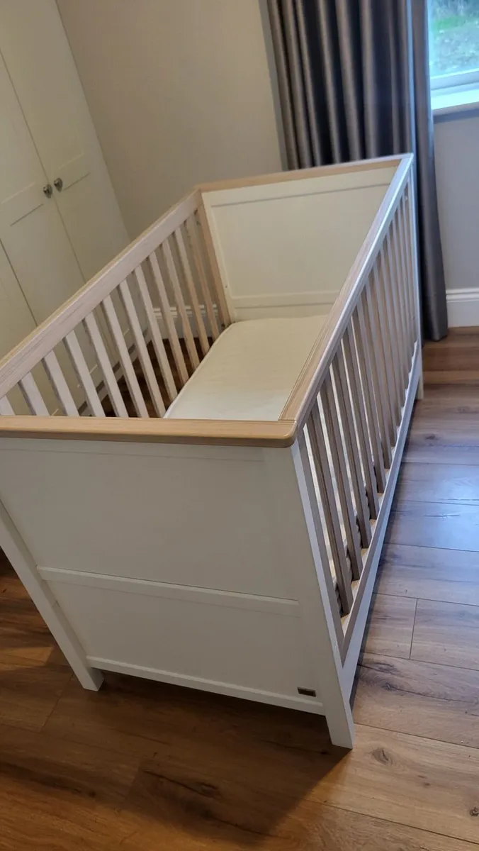 Childs cot - Image 1