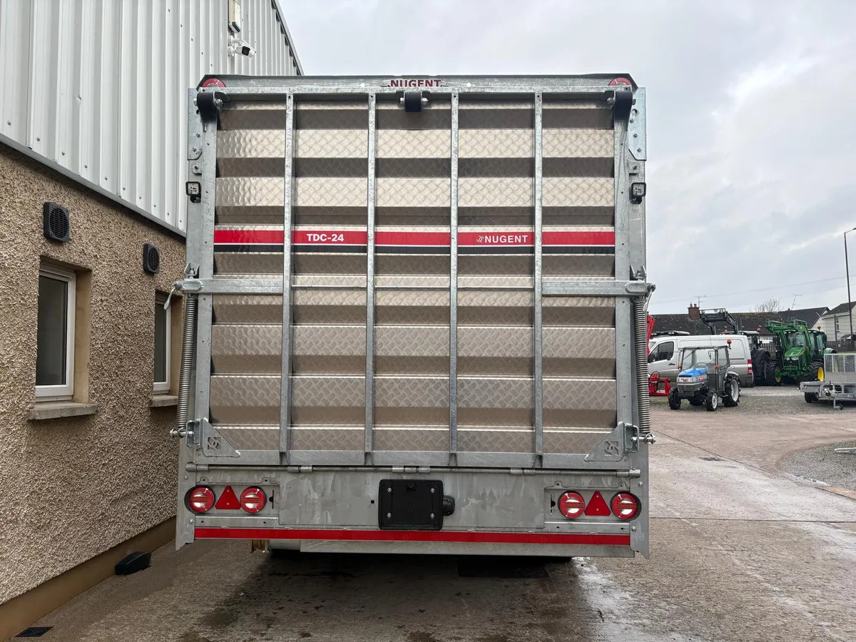 New Nugent 24ft Tractor Drawn Cattle Trailer - Image 3