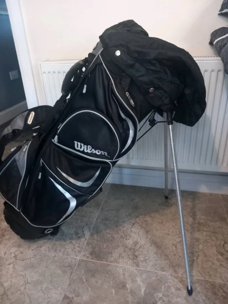 Wilson golf bag with stand. - Image 1