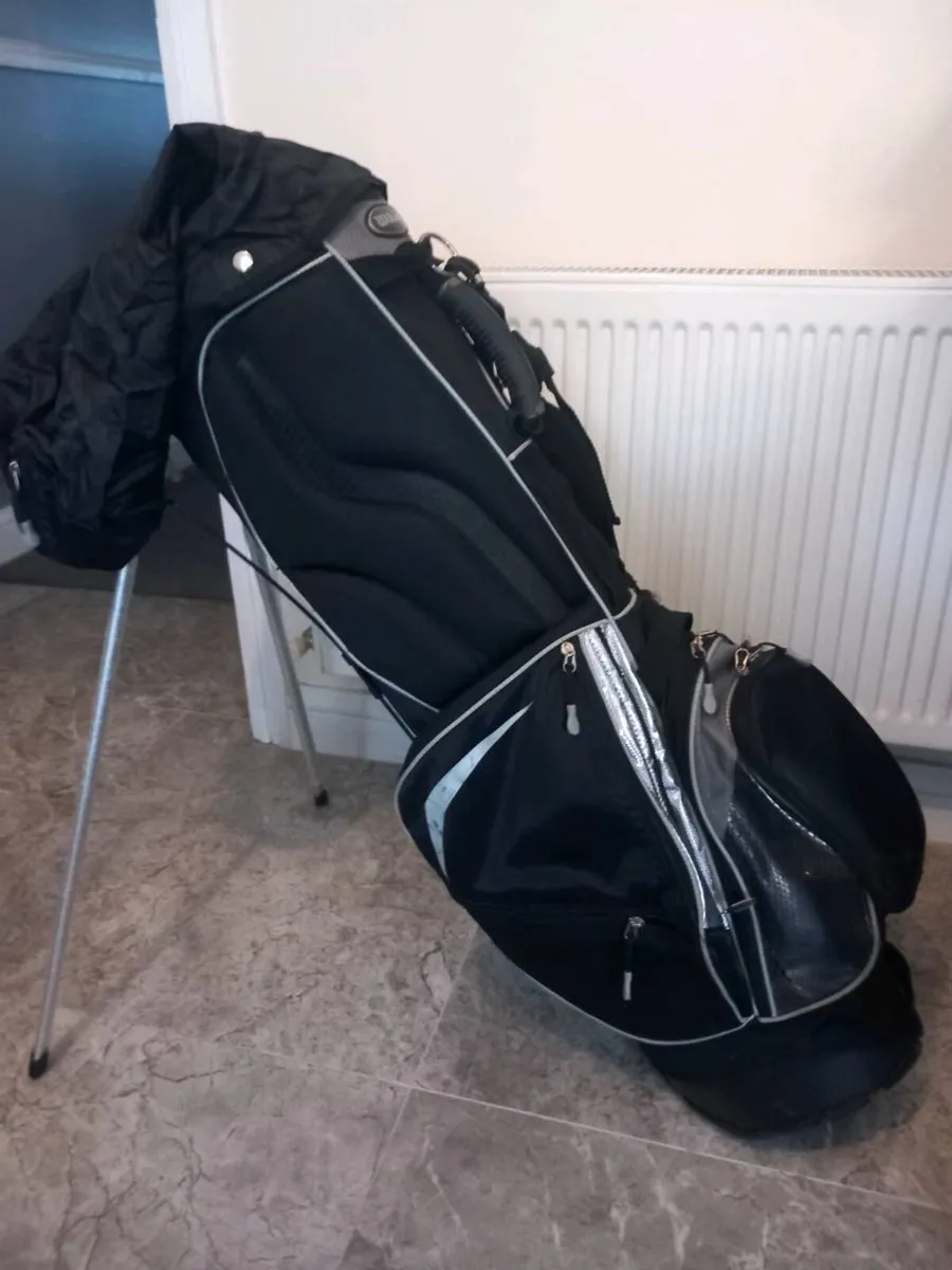 Wilson golf bag with stand. - Image 2