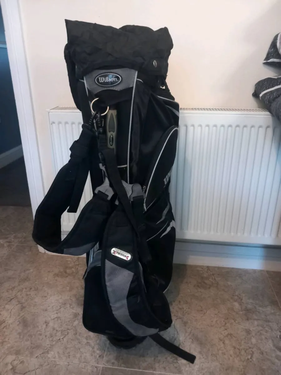 Wilson golf bag with stand. - Image 3