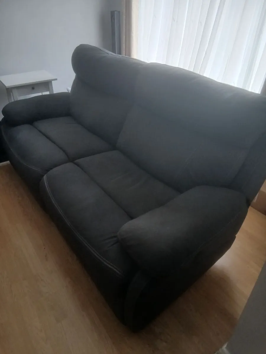 Electric 2 seater recliner sofa - Image 2
