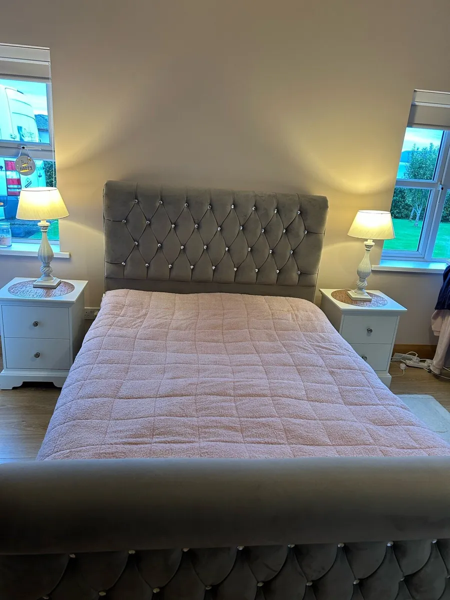 Double bed frame - Image 1