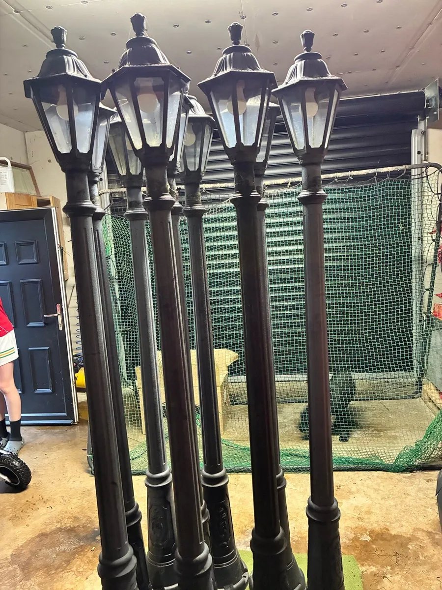9no Fumagalli lamp posts - Image 2