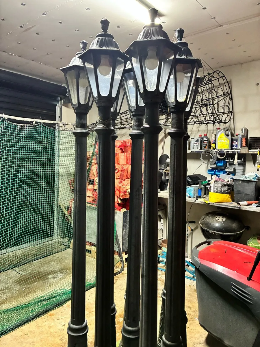 9no Fumagalli lamp posts - Image 4