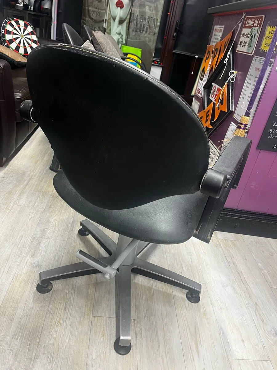 4 x salon chairs - Image 4