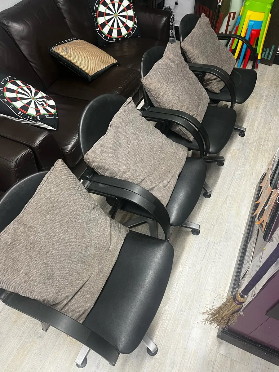 4 x salon chairs - Image 1
