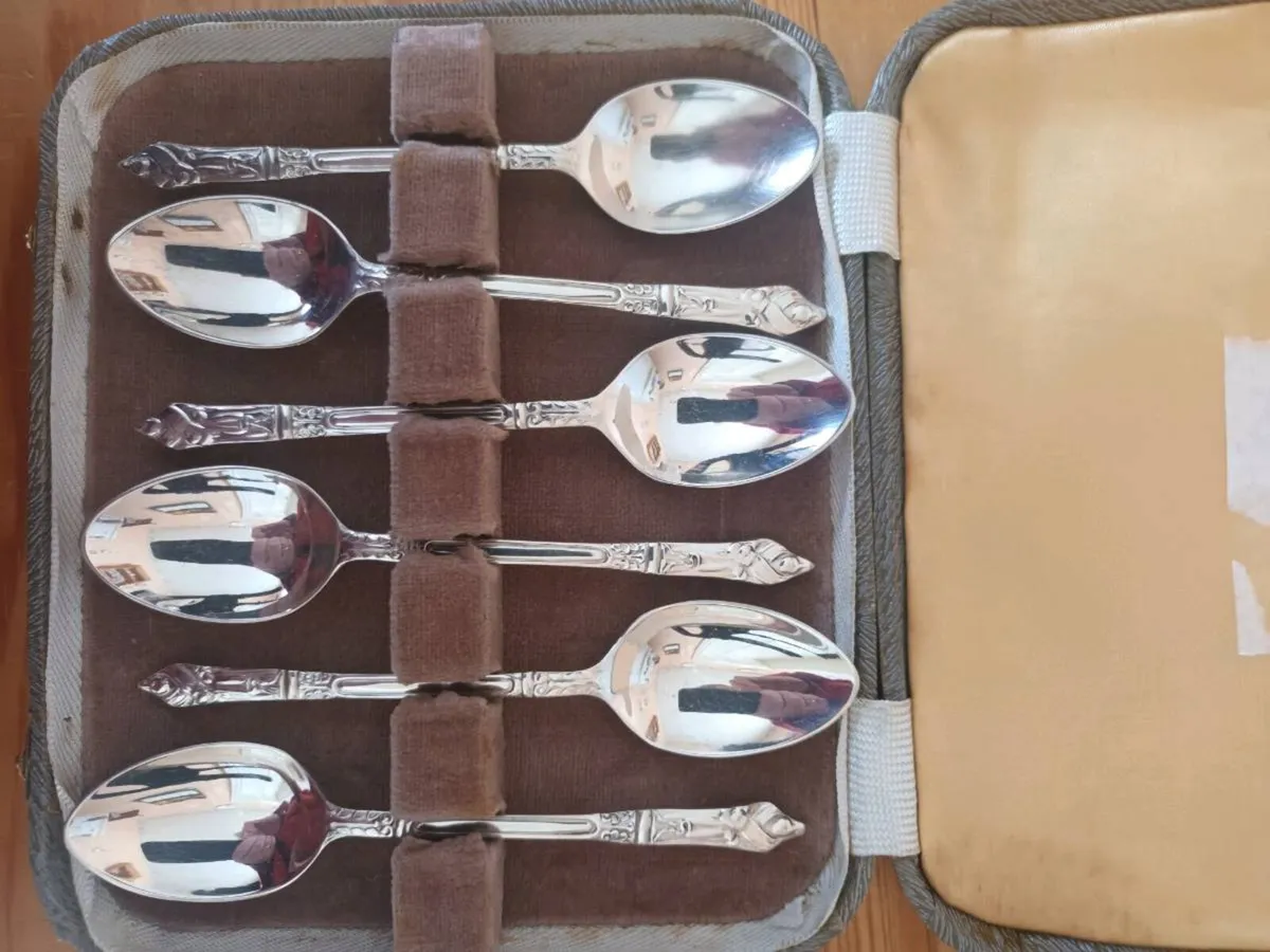Set of 6 NEWBRIDGE Apostle Tea/Coffee Spoons - Image 2