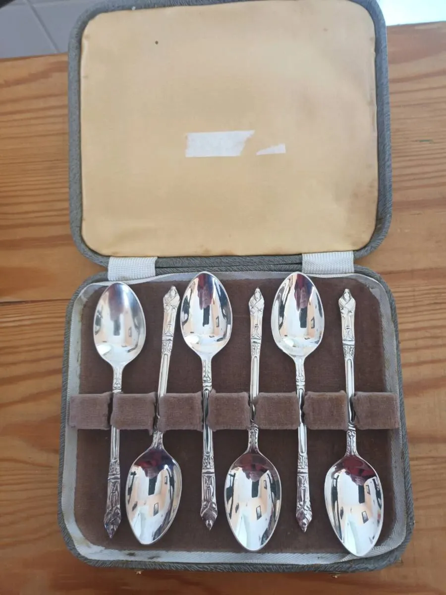 Set of 6 NEWBRIDGE Apostle Tea/Coffee Spoons - Image 3