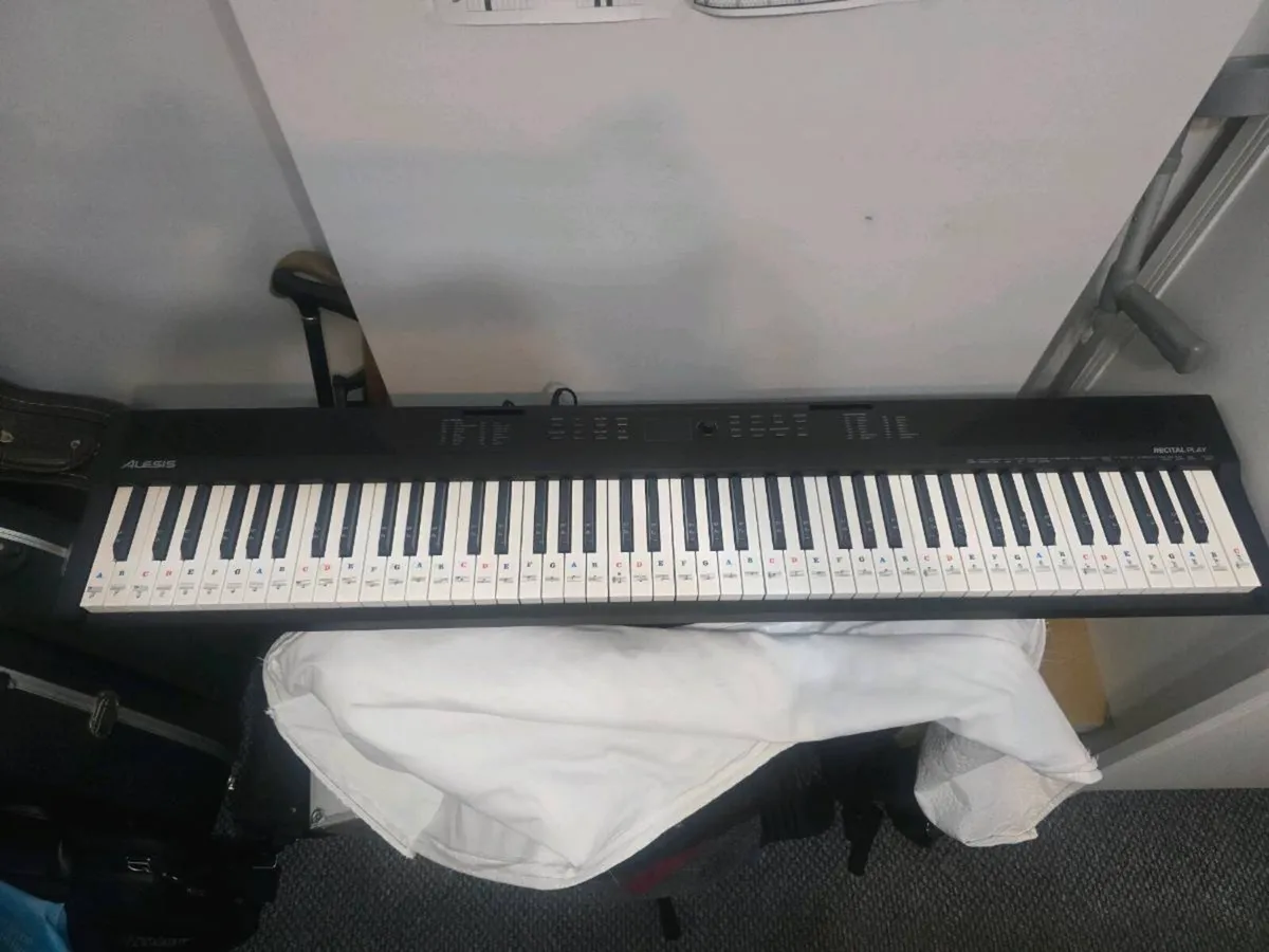 Alesis recital piano keyboard - Image 3