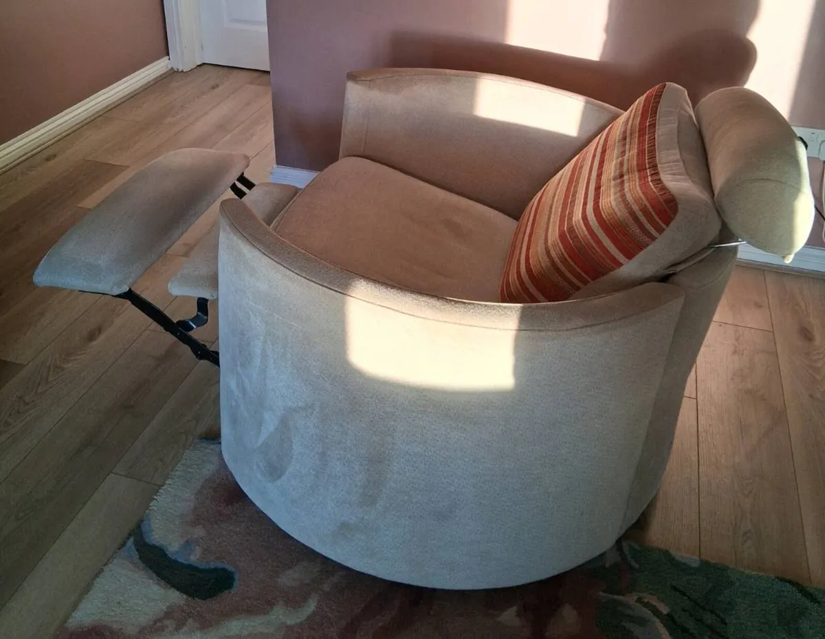 Recliner - Image 4