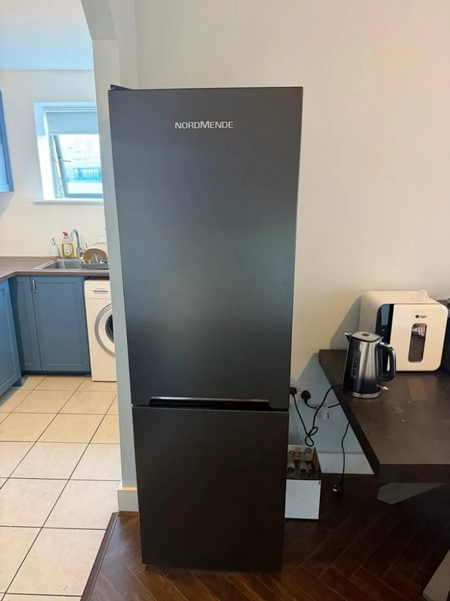 fridge - Image 1
