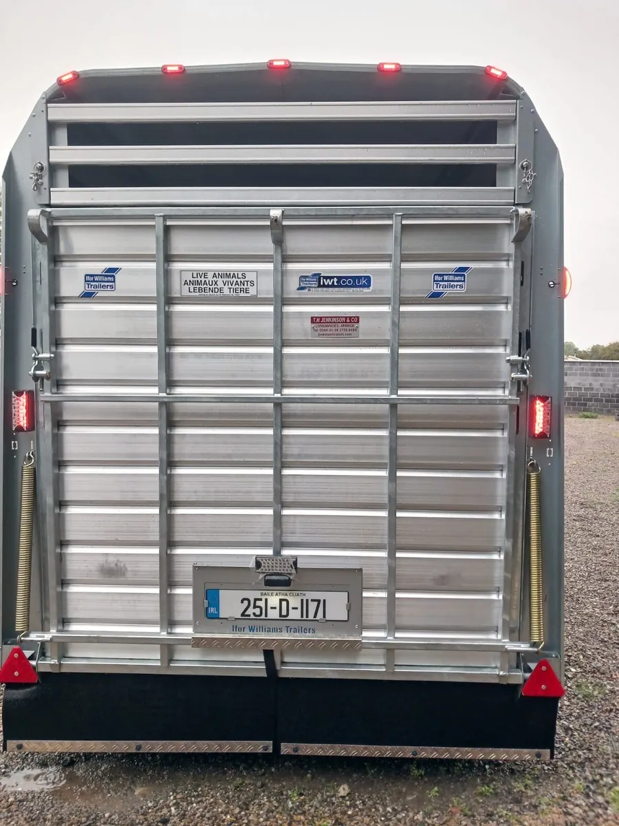 12x6 ifor Williams High roof trailer - Image 3