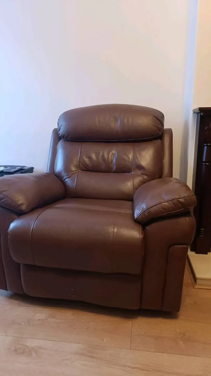 Reclining couch and reclining chairs set - Image 2