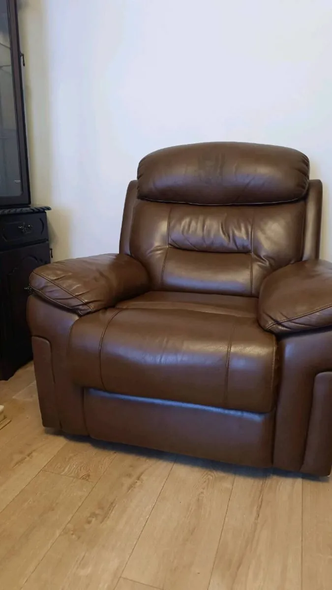 Reclining couch and reclining chairs set - Image 3