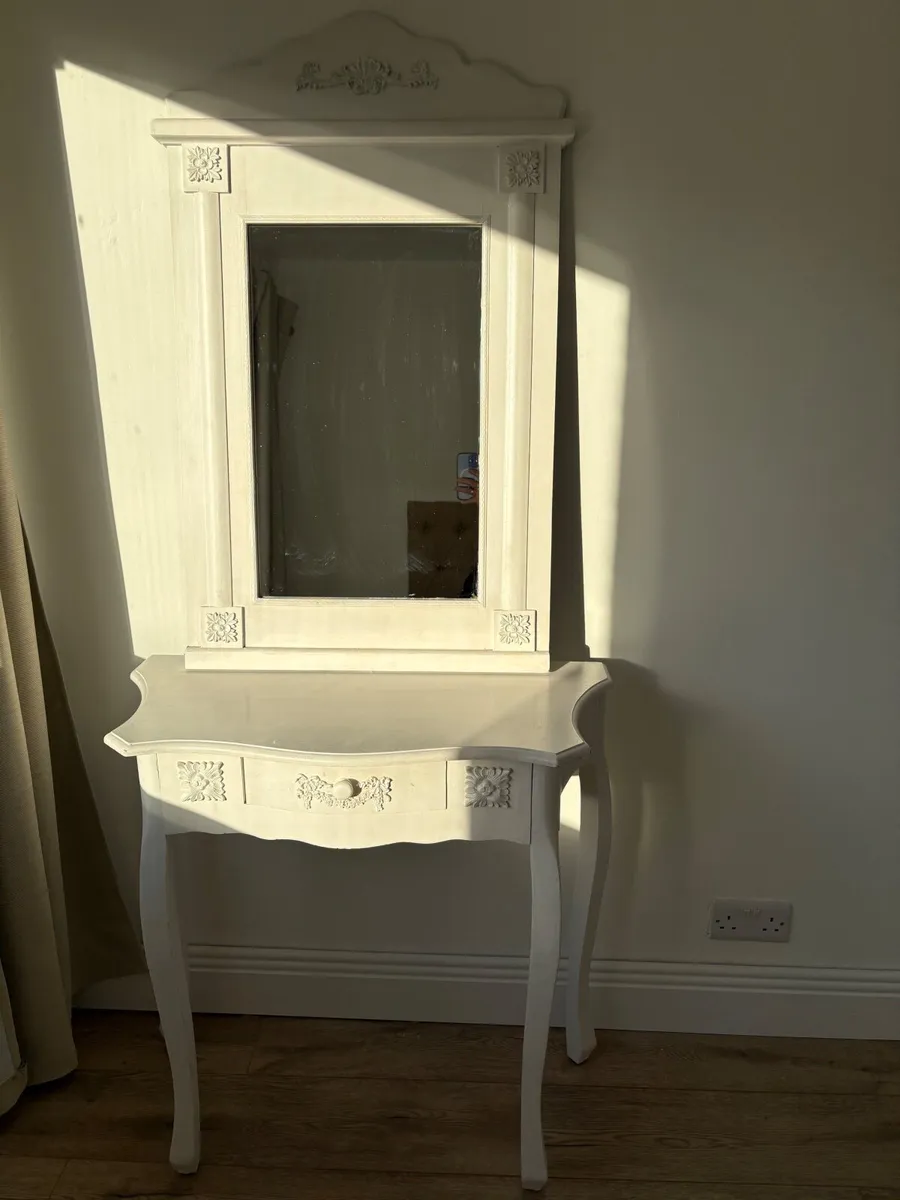 Dressing table and mirror - Image 1