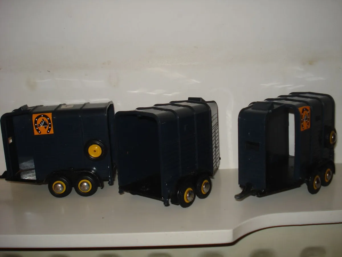 BRITAINS BEAUFORT DOUBLE HORSEBOX TRAILERS. 3. - Image 3