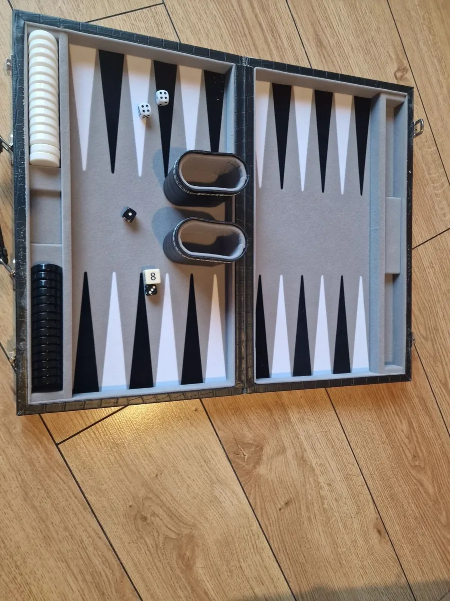 Backgammon set
