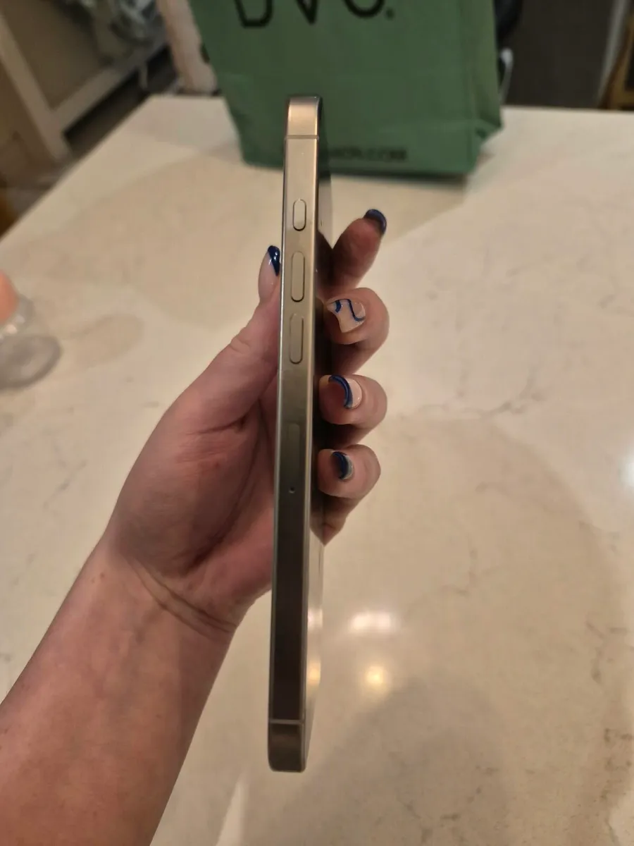 Iphone 16 pro max white titanium 256gb - Image 3