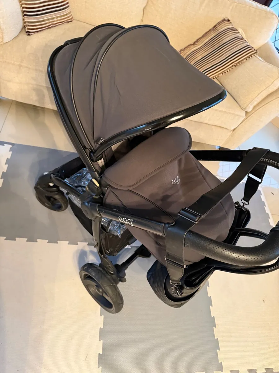 Egg 2 travel system black & cybex newborn car seat - Image 2