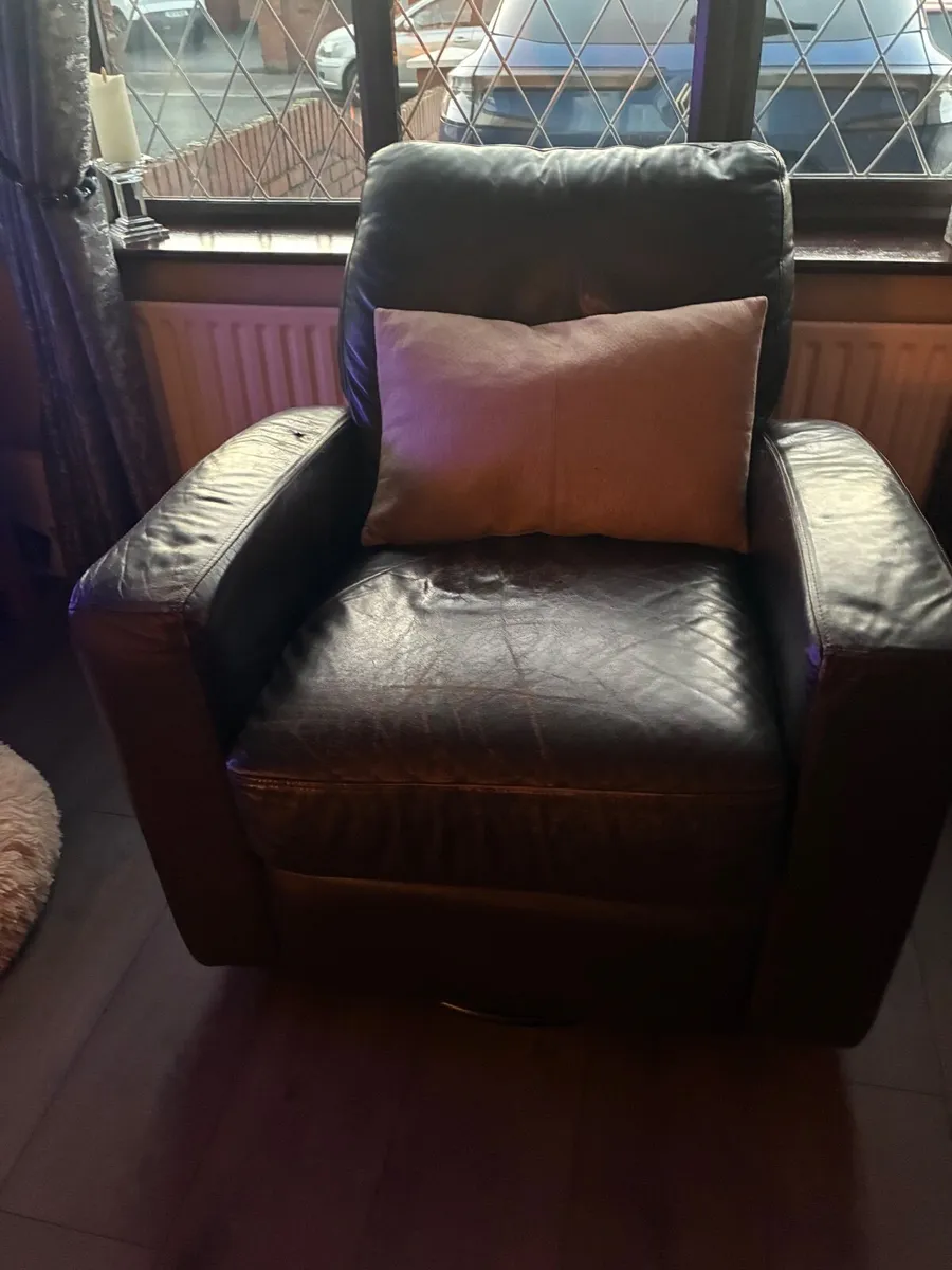 Corner couch and recliner chair - Image 3