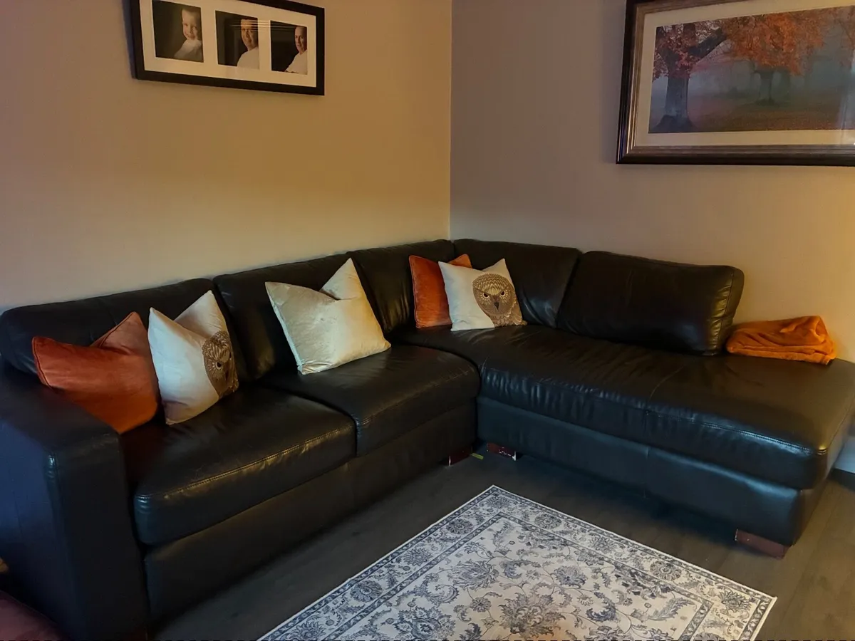 Corner couch and recliner chair - Image 1