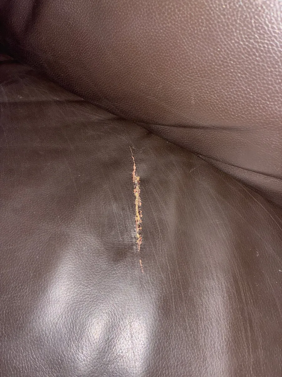 Corner couch and recliner chair - Image 4