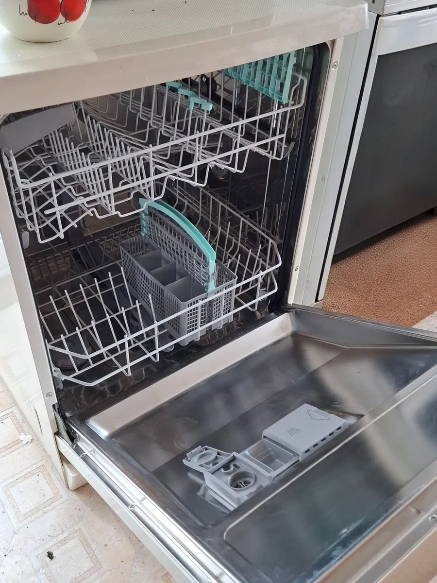 Dishwasher - Image 2