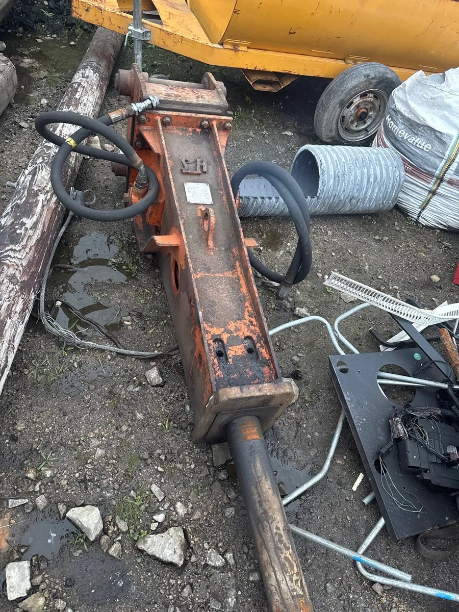 Rock breaker - Image 1