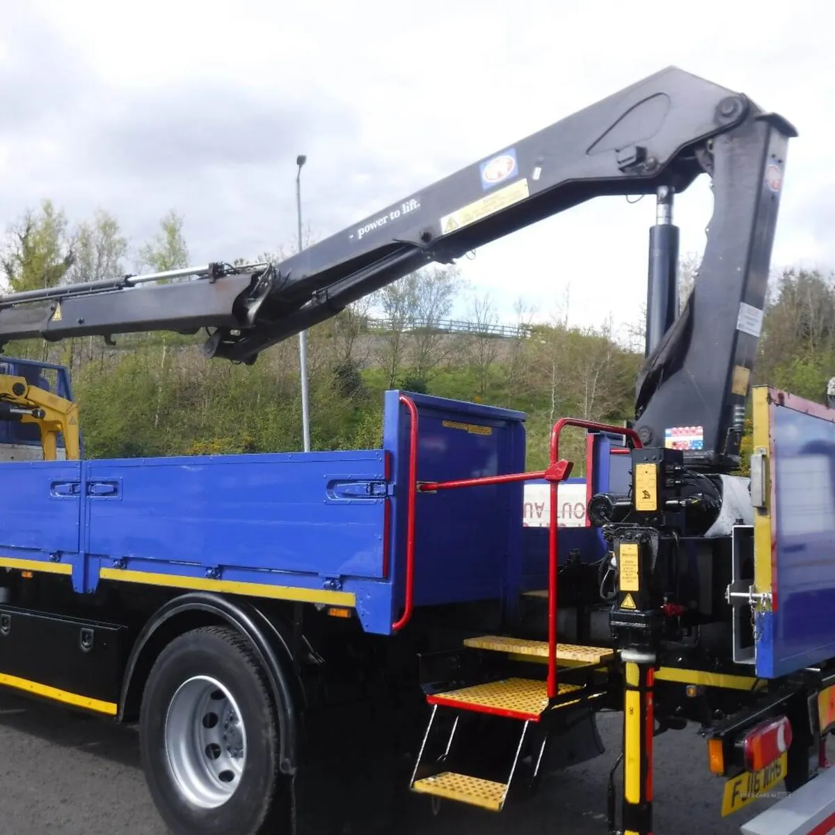 Daf LF220 22ft aluminium dropside with crane 2016 - Image 3