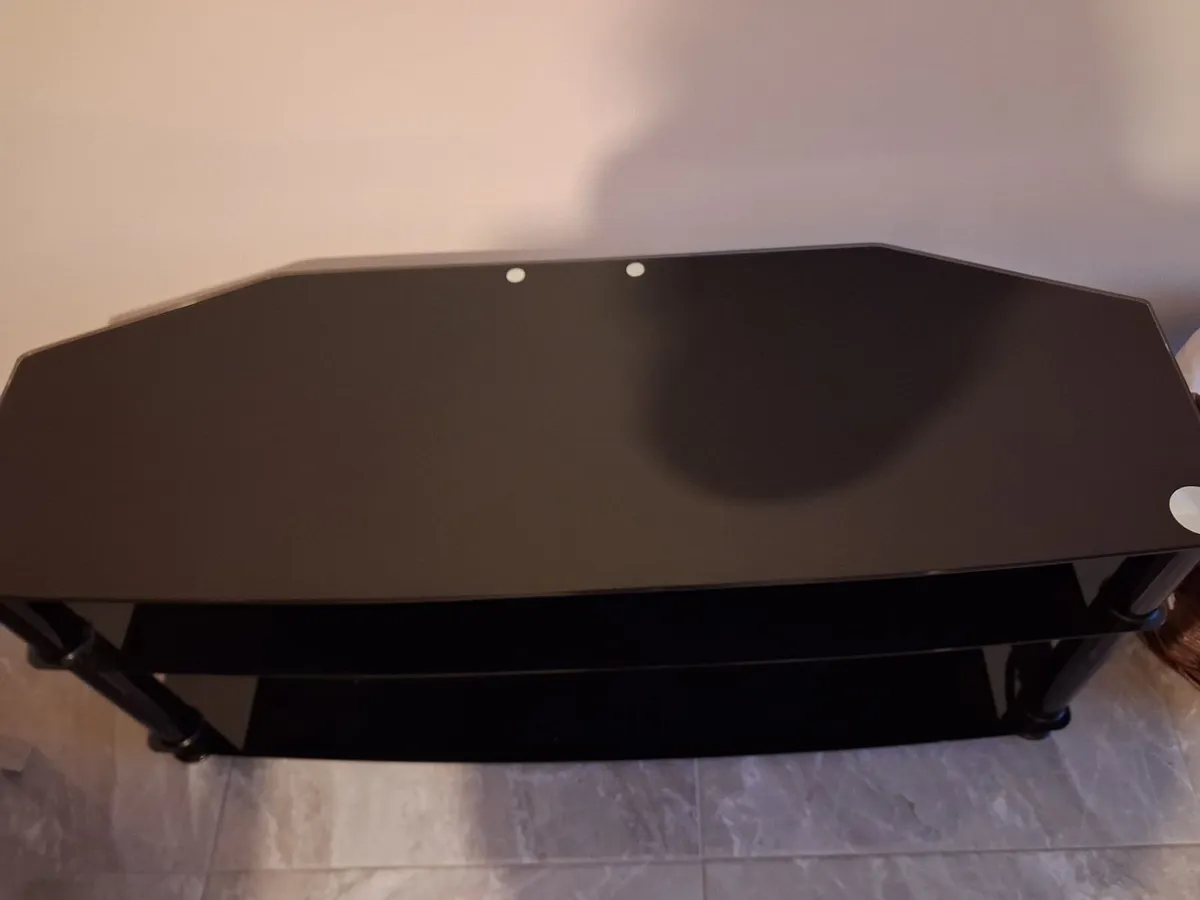 TV stand - Image 1