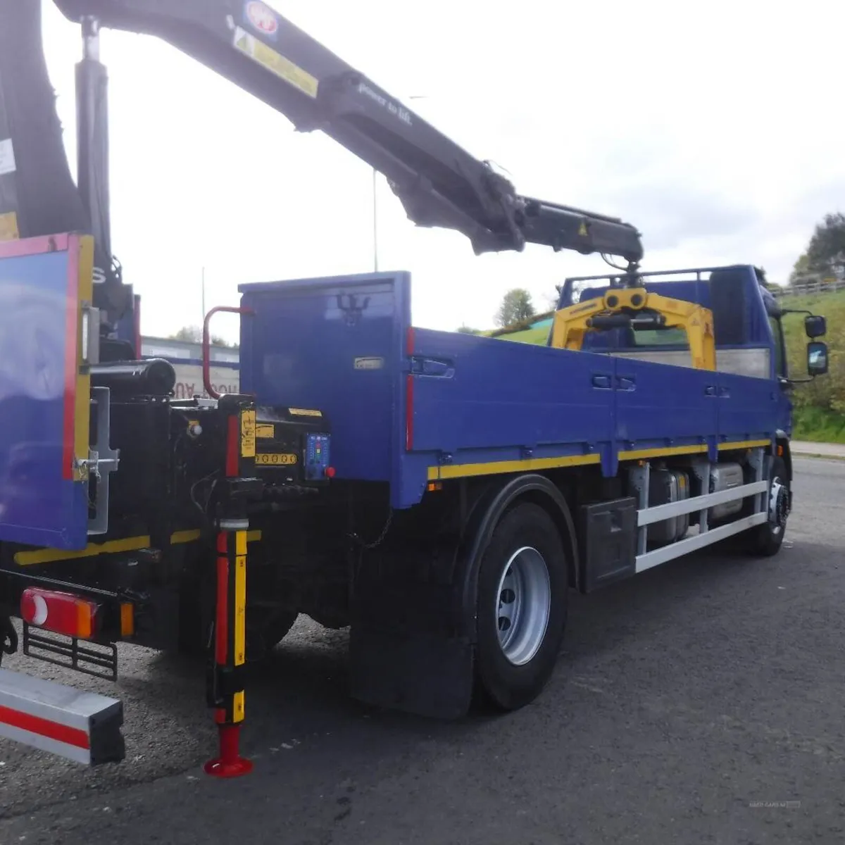 Daf LF220 22ft aluminium dropside with crane 2016 - Image 4