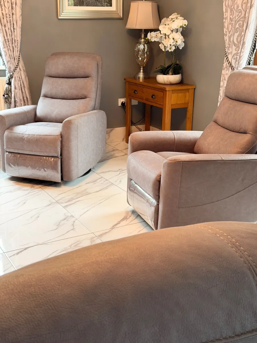 Grey Suite of furniture - Image 1