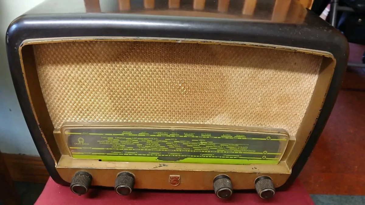 Old Philips Radio - Image 4