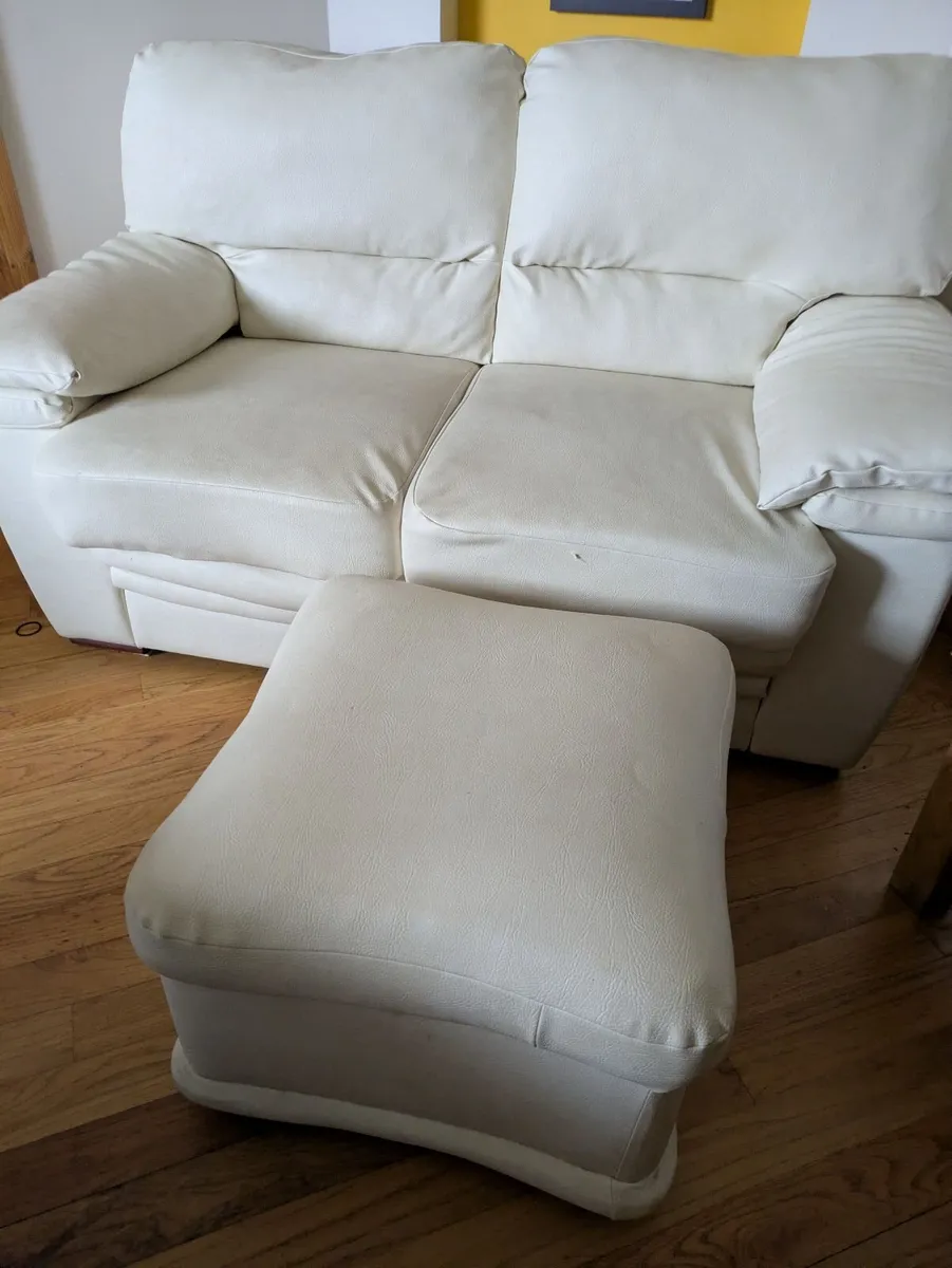 Suite of furniture - Image 1