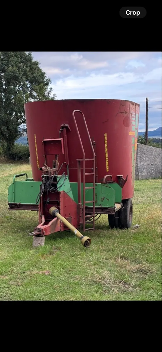 14 cube Strautmann Tub Feeder
