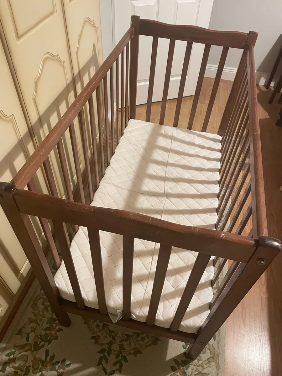 Wooden cot - Image 2