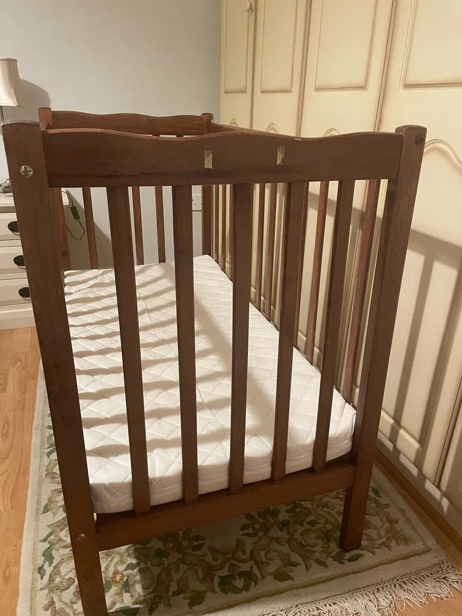 Wooden cot - Image 3