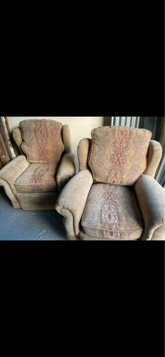 Couch and 2 seats - Image 1