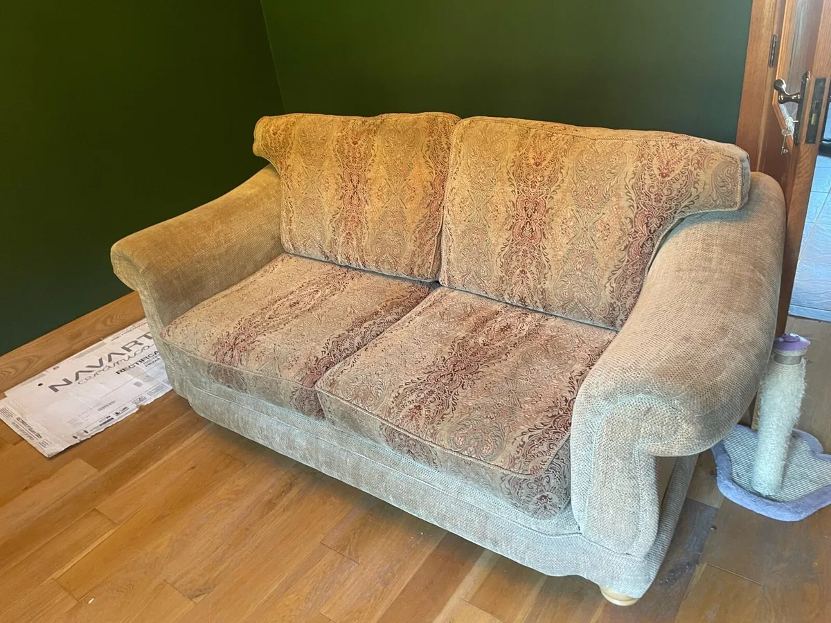 Couch and 2 seats - Image 2