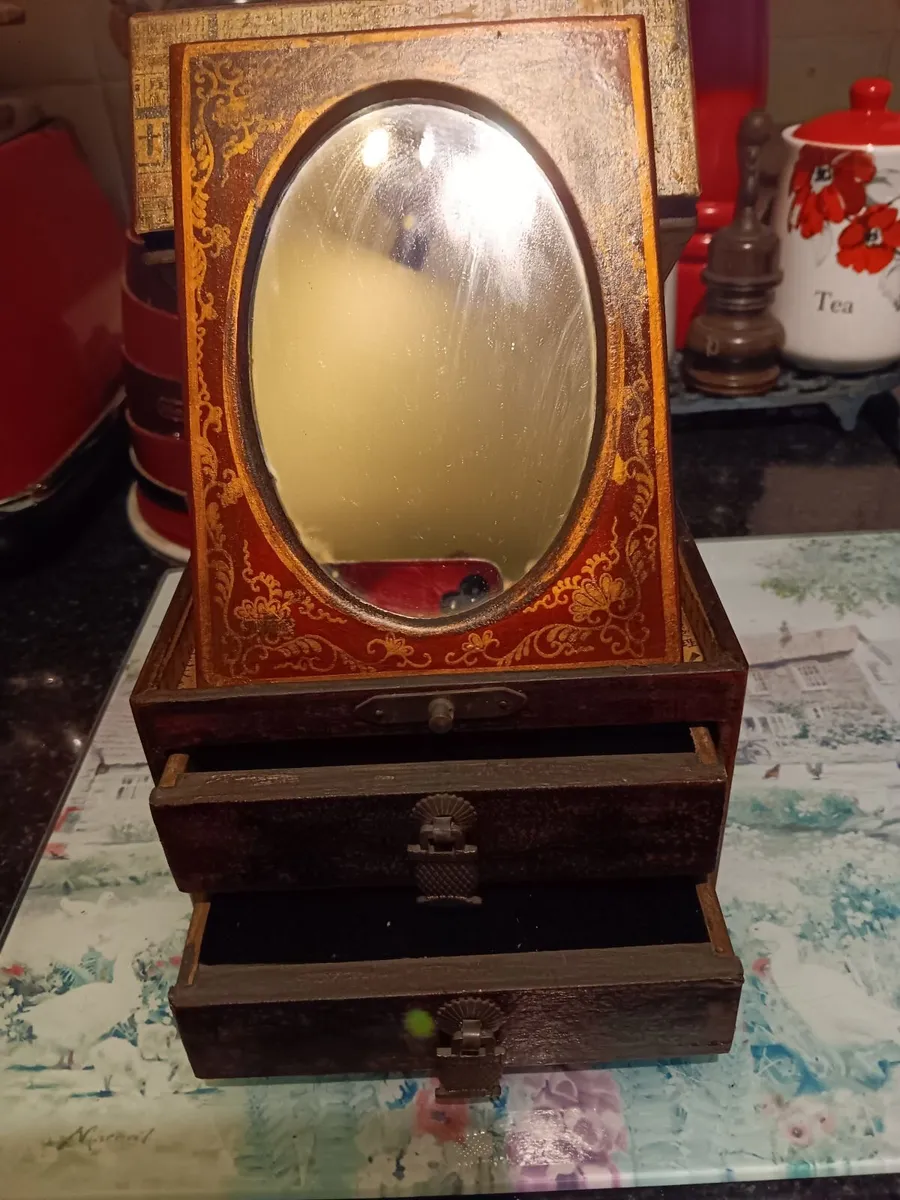 Vintage chinese lacquered jewellery box - Image 1