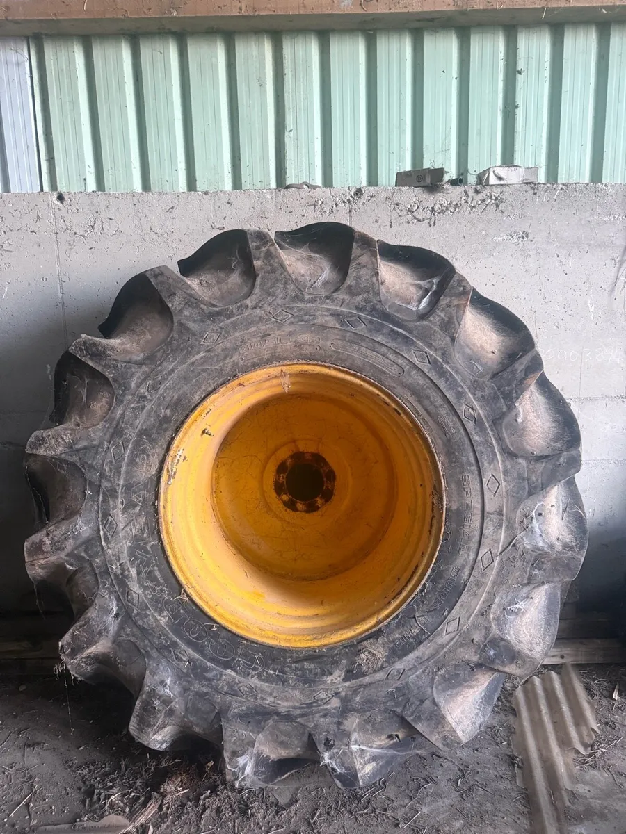 Goodyear 30.5L - 32 Special Sure Grip TD8 - Image 1