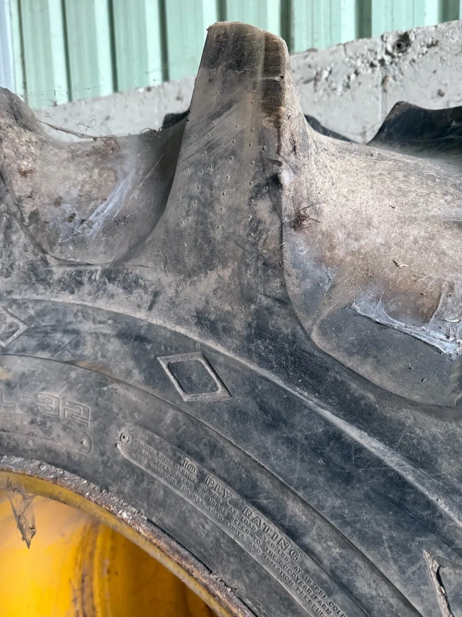 Goodyear 30.5L - 32 Special Sure Grip TD8 - Image 2