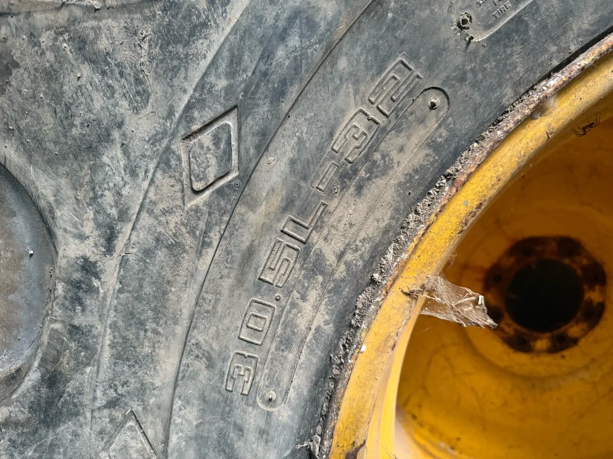Goodyear 30.5L - 32 Special Sure Grip TD8 - Image 3