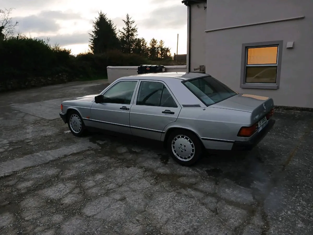 Mercedes 190E 2.6 - Image 3